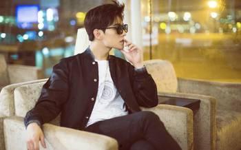 杨洋机场最新爆料,帅气偶像机场造型曝光,粉丝尖叫不已! 第2张 杨洋机场最新爆料,帅气偶像机场造型曝光,粉丝尖叫不已! 第2张